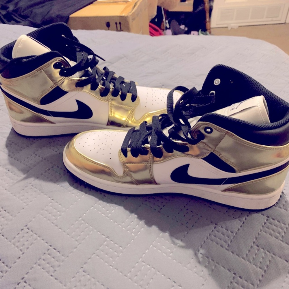 Air Jordan 1’s Mid